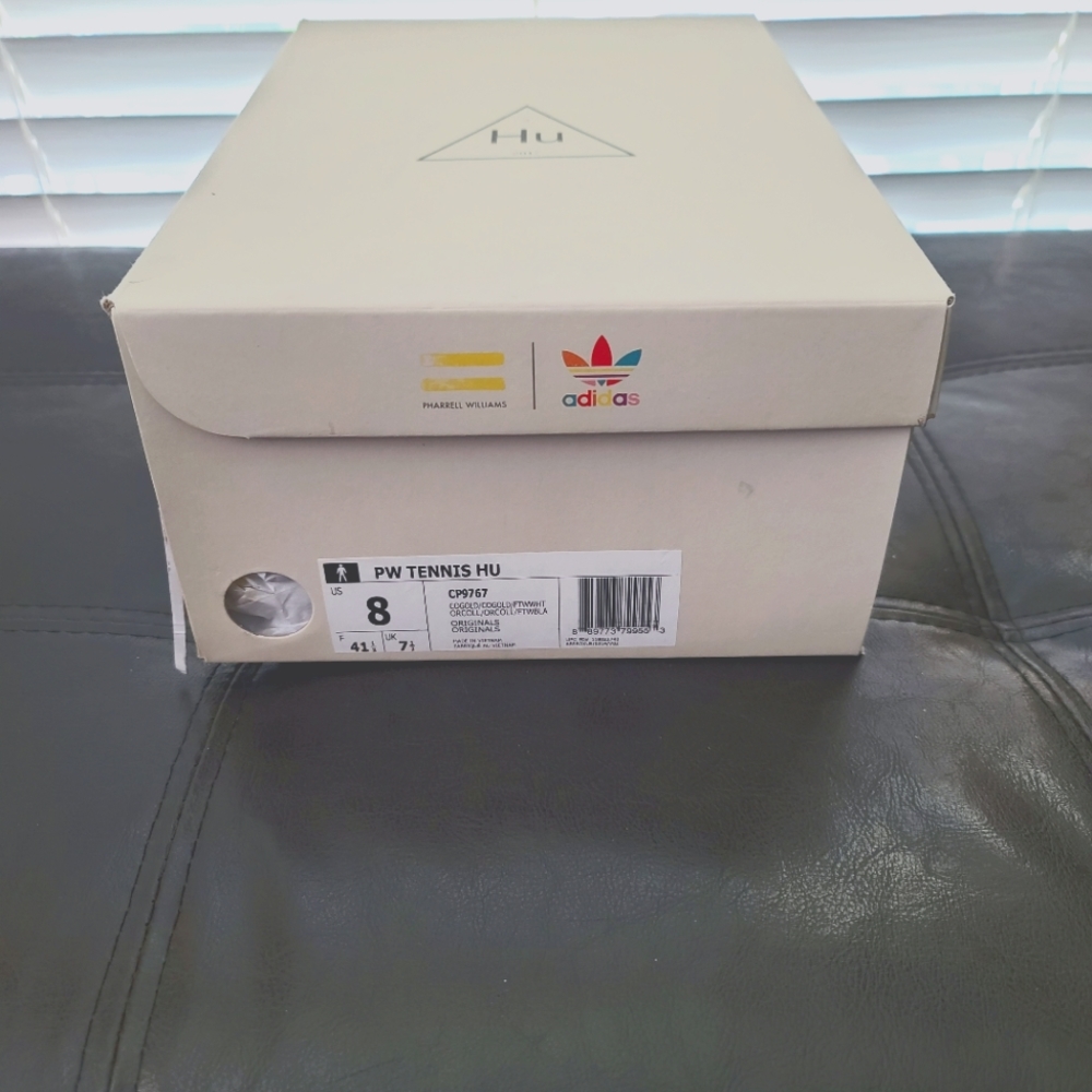 Pharrell Williams men Addidas Size 8. BNWOT box included.